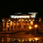 Современный вид Новосибирского государственного академического театра оперы и балета на площади Ленина