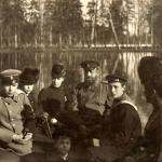 Александр III с семьей на реке Гатчина - 1880-е годы