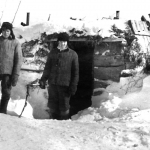 Новосибирск, землянки на территории новосибирского инструментального завода, в которых жили рабочие, 1940-е годы