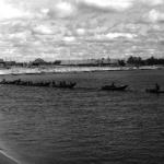 Река, сибирская тайга, караван рыбаков